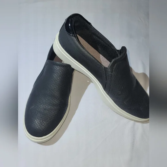 Dr. Scholl's synthetic leather shoes. - Picture 6 of 8